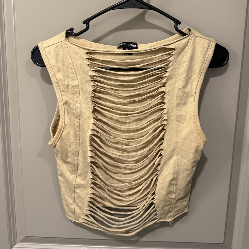 PrettyLittleThing Slit Crop Top